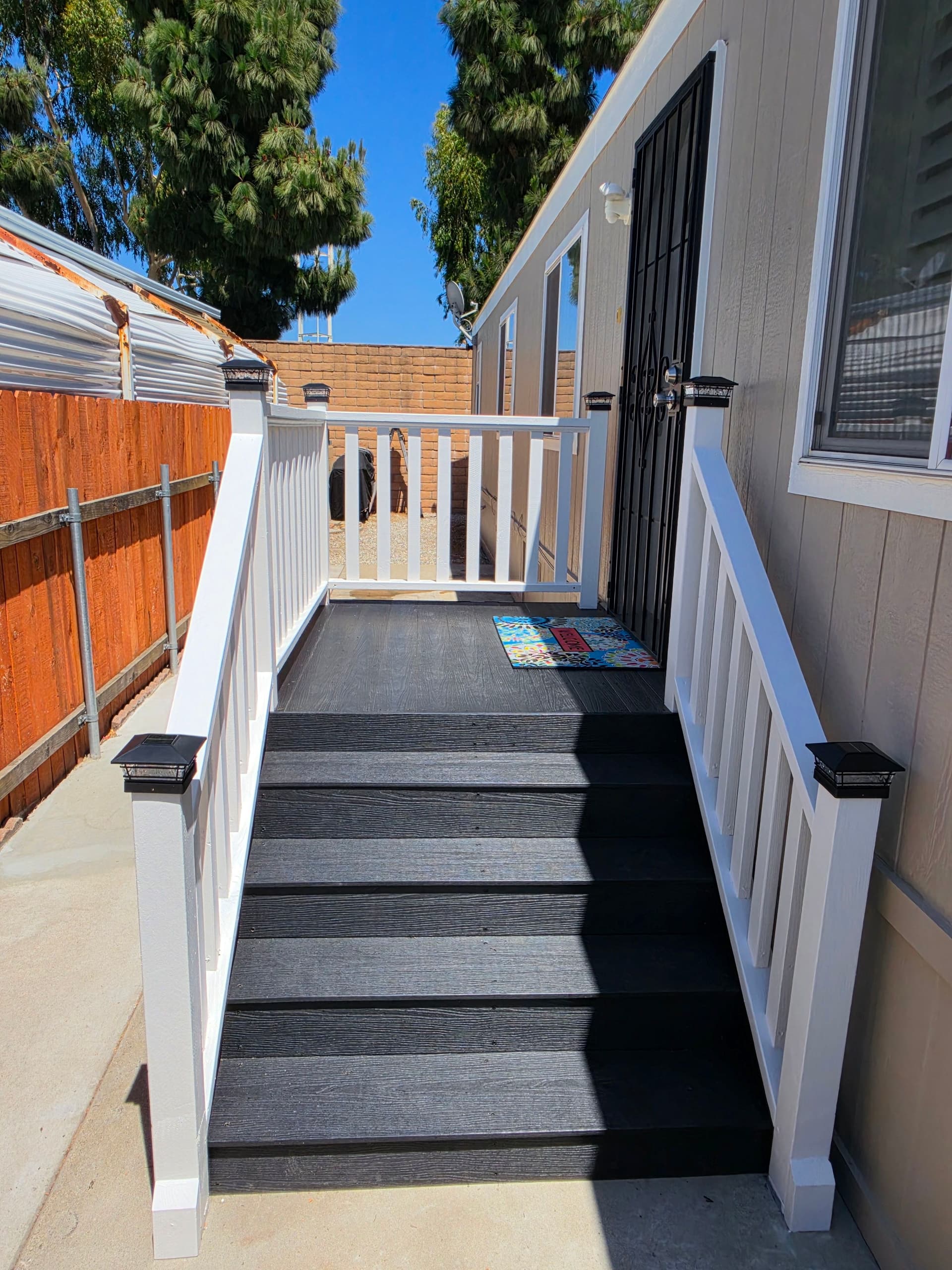 Gallery photos for Composite Deck and Staircase Build for a Home Entryway: Image #4